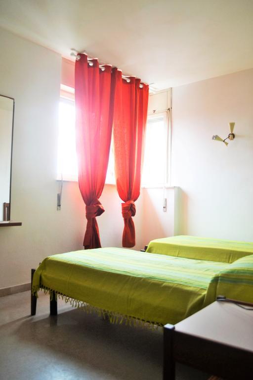 Ariston Apartment *